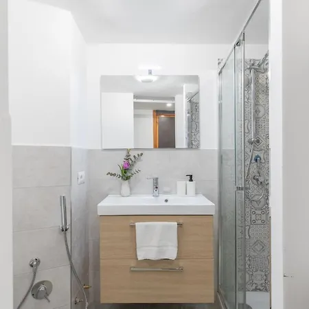 Iflat Small Studio In The Heart Of Trastevere * Rom